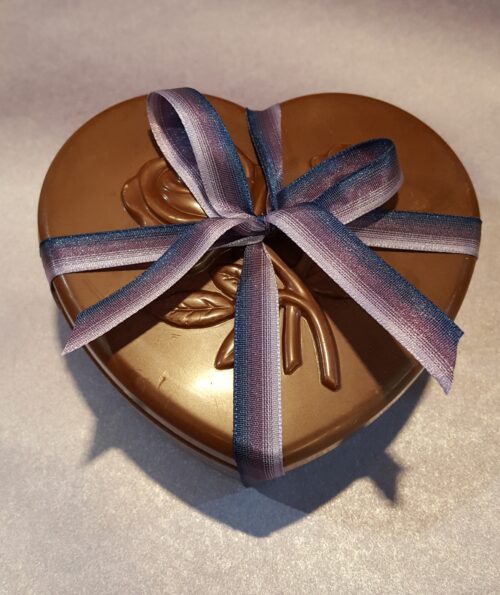 Bonbonnière Cœur en chocolat au lait avec pralinés cœur – Image 3