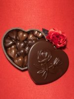 Bonbonnière Cœur en chocolat noir avec pralinés cœur