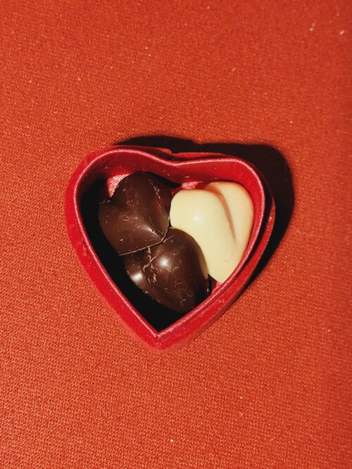 Ecrin velours mini Cœur avec pralinés coeurs – Image 4