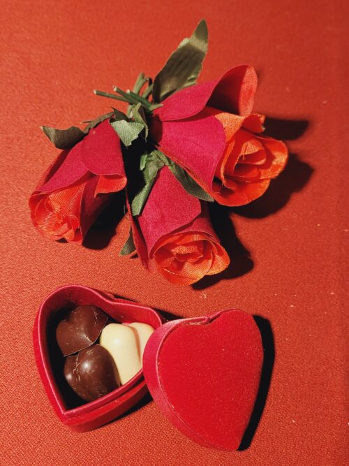 Ecrin velours mini Cœur avec pralinés coeurs – Image 1